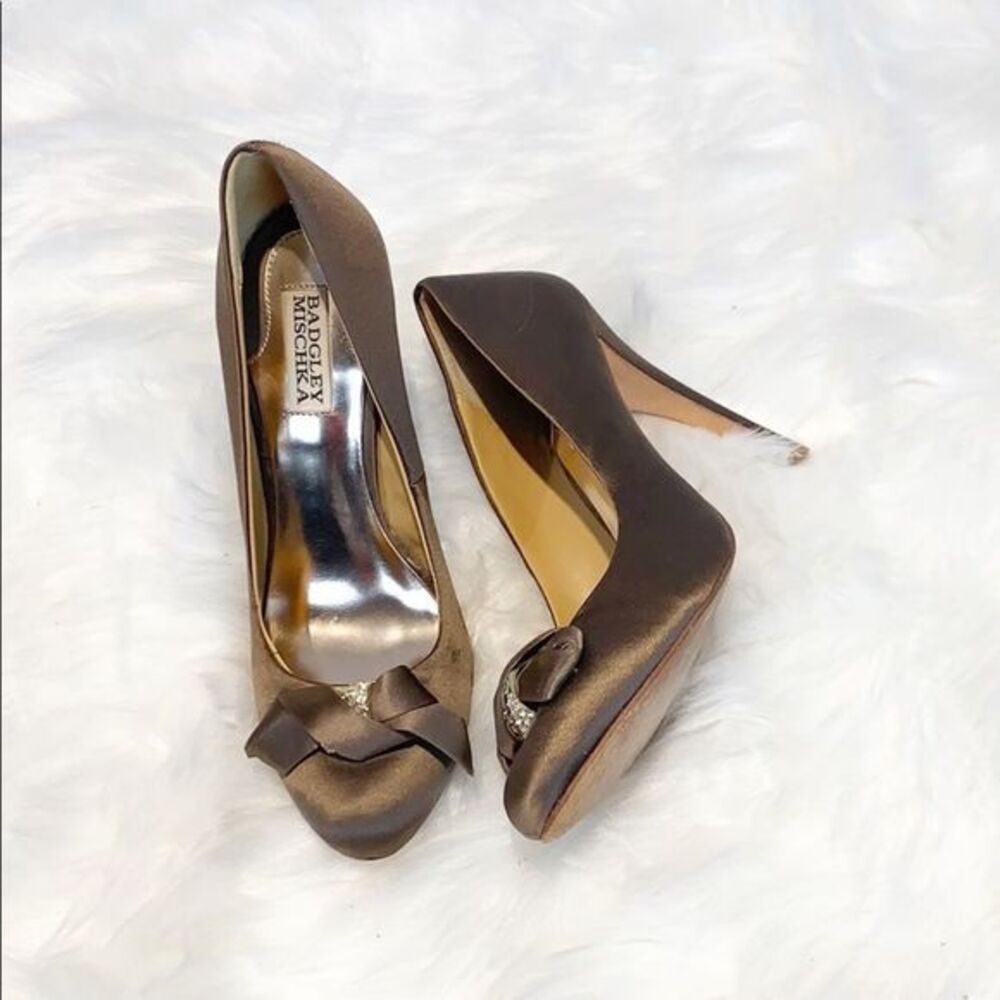 Badgley Mischka Mocha Satin Pump Brown Bow 6
